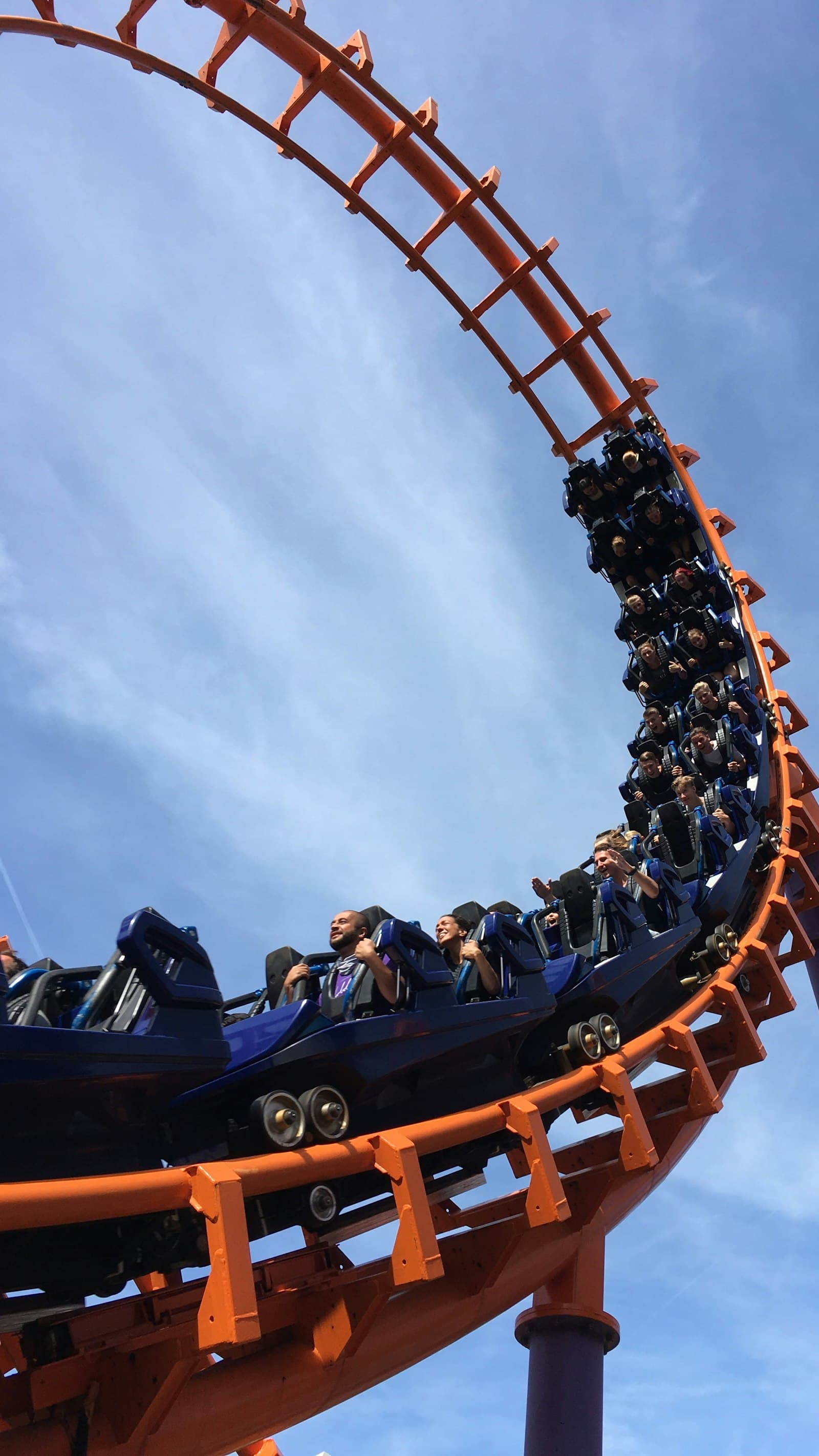 Six Flags Magic Mountain — group charter transportation from Los Angeles