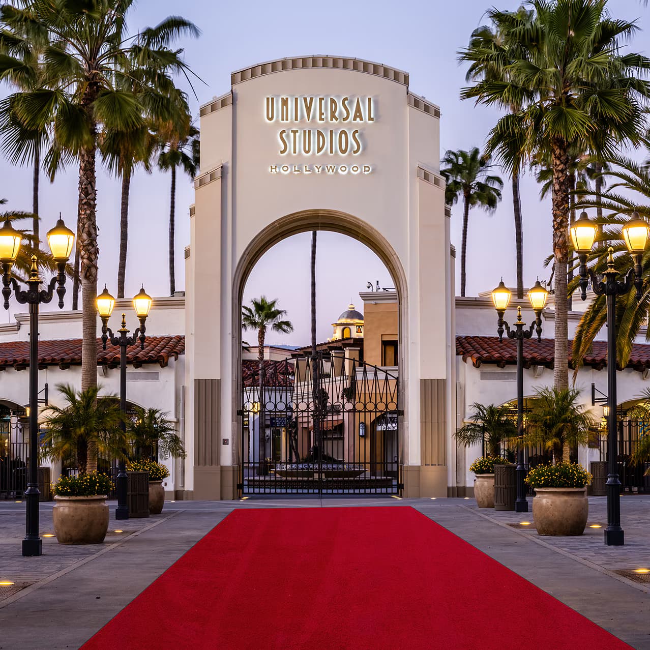 Group arriving at Universal Studios Hollywood on a luxury charter bus